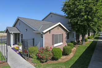 Lakewood Terrace Apartments in Madera, CA - Building Photo - Building Photo