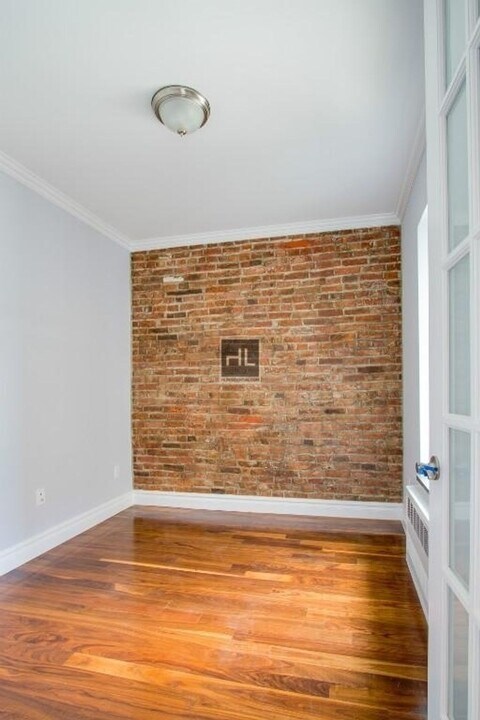 Mott Street in New York, NY - Building Photo