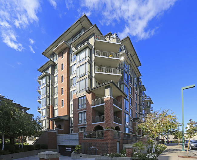 Sussex House in White Rock, BC - Building Photo - Building Photo