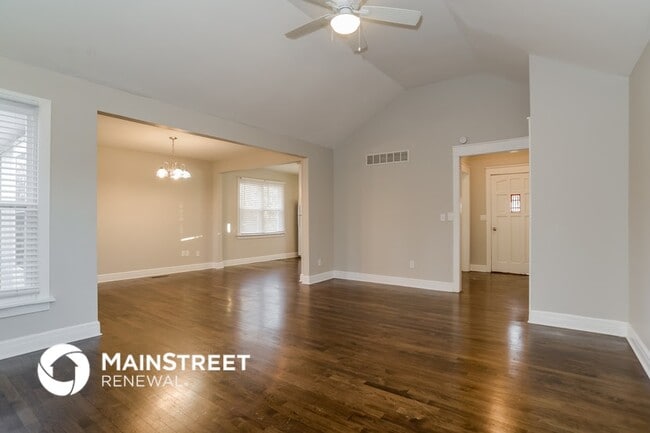 12806 Richmond Ave in Grandview, MO - Foto de edificio - Building Photo