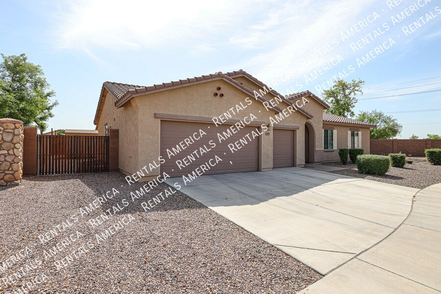 5907 S 56th Dr in Phoenix, AZ - Building Photo
