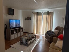 8 S Trace Rd in Glen Carbon, IL - Foto de edificio - Building Photo