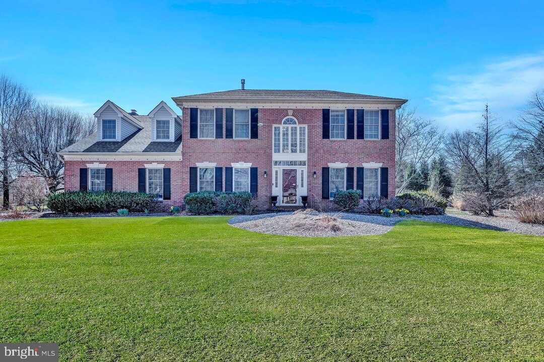 14 Penrose Ln in West Windsor Township, NJ - Foto de edificio