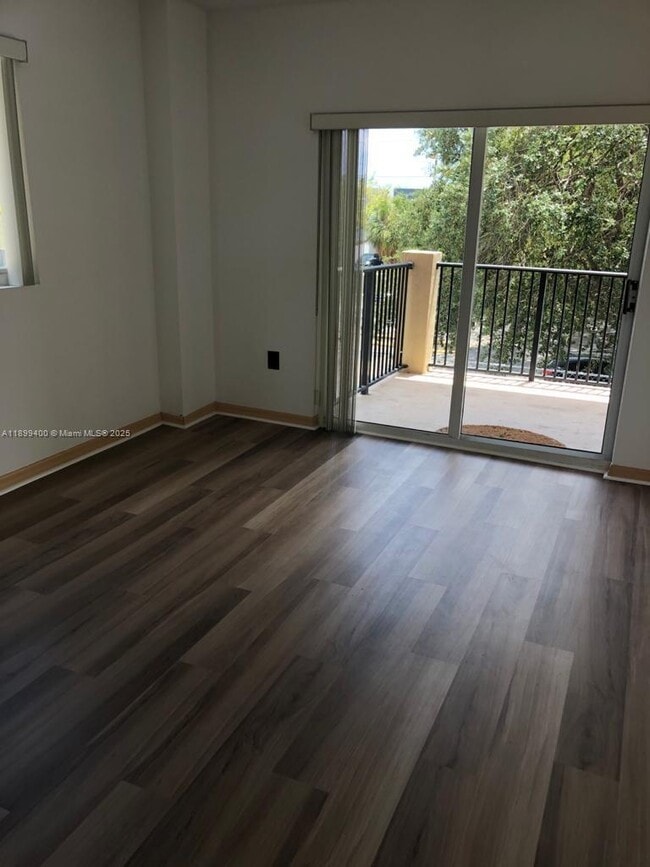 3410 Coral Way, Unit 307 in Miami, FL - Building Photo - Building Photo