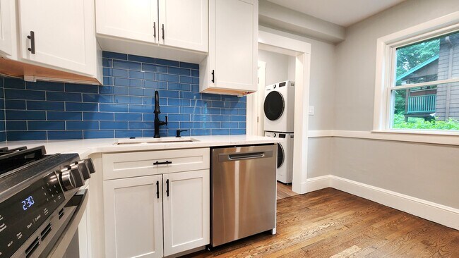 64 Bradford Rd in Watertown, MA - Foto de edificio - Building Photo