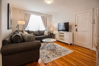 186 Kent St, Unit 4 in Brookline, MA - Building Photo - Building Photo