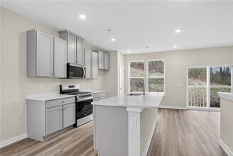 704 Olivia St in Crafton, PA - Building Photo - Building Photo