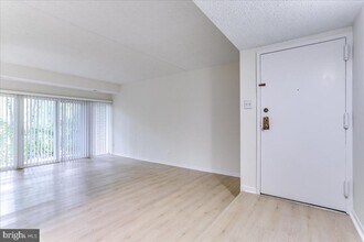 11823 Breton Ct in Reston, VA - Building Photo - Building Photo