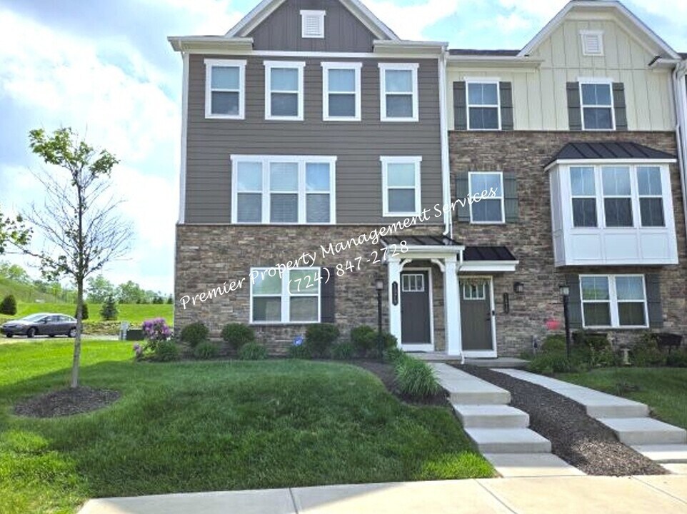 1078 Adair Ave in Valencia, PA - Building Photo