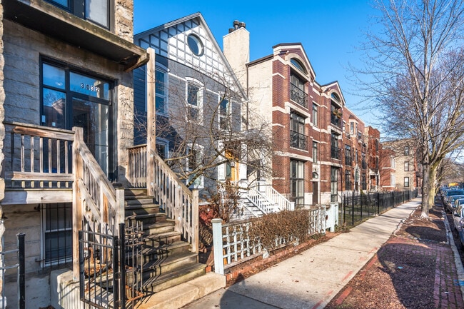 Apartments for rent in Lakeview, IL