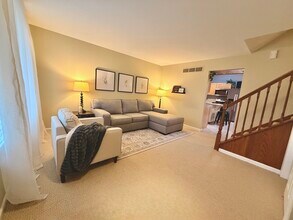 425 Spivak Drive in Schererville, IN - Foto de edificio - Building Photo