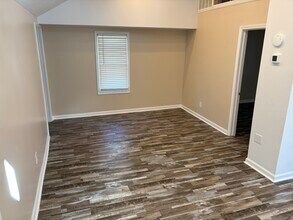 310 Walnut St in Rich Creek, VA - Foto de edificio - Building Photo