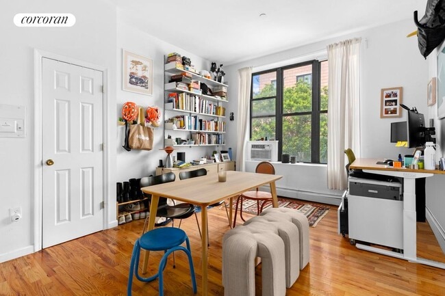 190 Meserole St in Brooklyn, NY - Building Photo - Building Photo