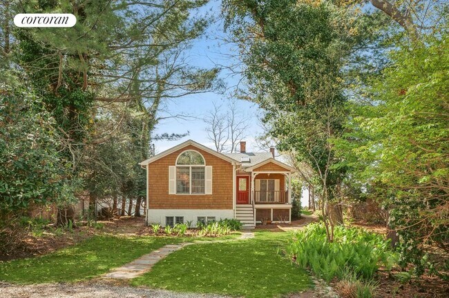 201 Three Mile Harbor Hog Creek in East Hampton, NY - Building Photo - Building Photo