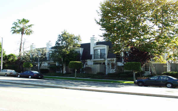 7354 W Manchester Ave in Los Angeles, CA - Building Photo