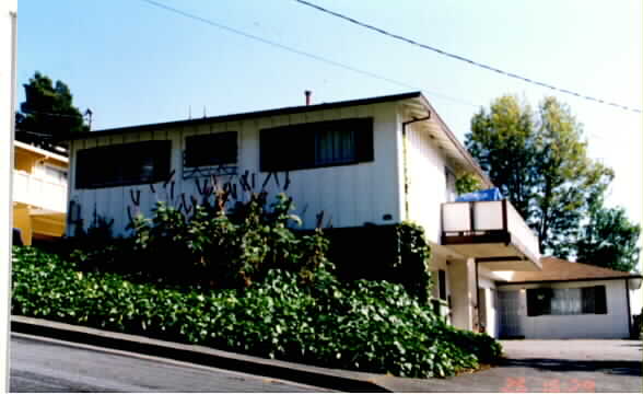 8070 Greenridge Dr in Oakland, CA - Building Photo - Building Photo