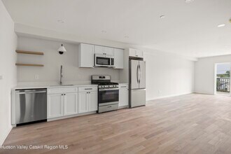 432 Warren St in Hudson, NY - Building Photo - Building Photo