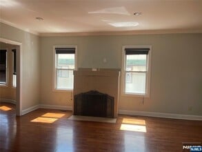 55 Crescent in Cliffside Park, NJ - Building Photo - Building Photo