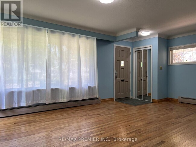 288 Scott St in St Catharines, ON - Building Photo - Building Photo