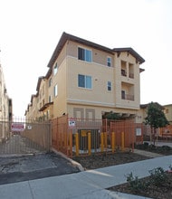 Montecito Terraces in Panorama City, CA - Foto de edificio - Building Photo