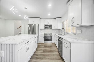 11728 Raintree Dr in Temple Terrace, FL - Building Photo - Building Photo