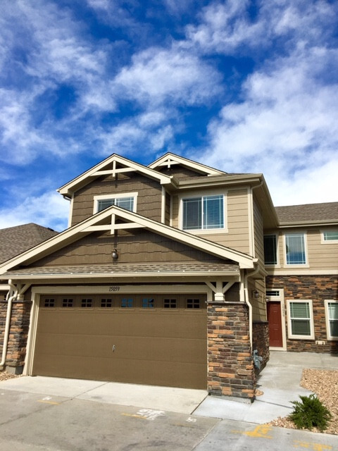 15059 E Poundstone Pl in Aurora, CO - Foto de edificio