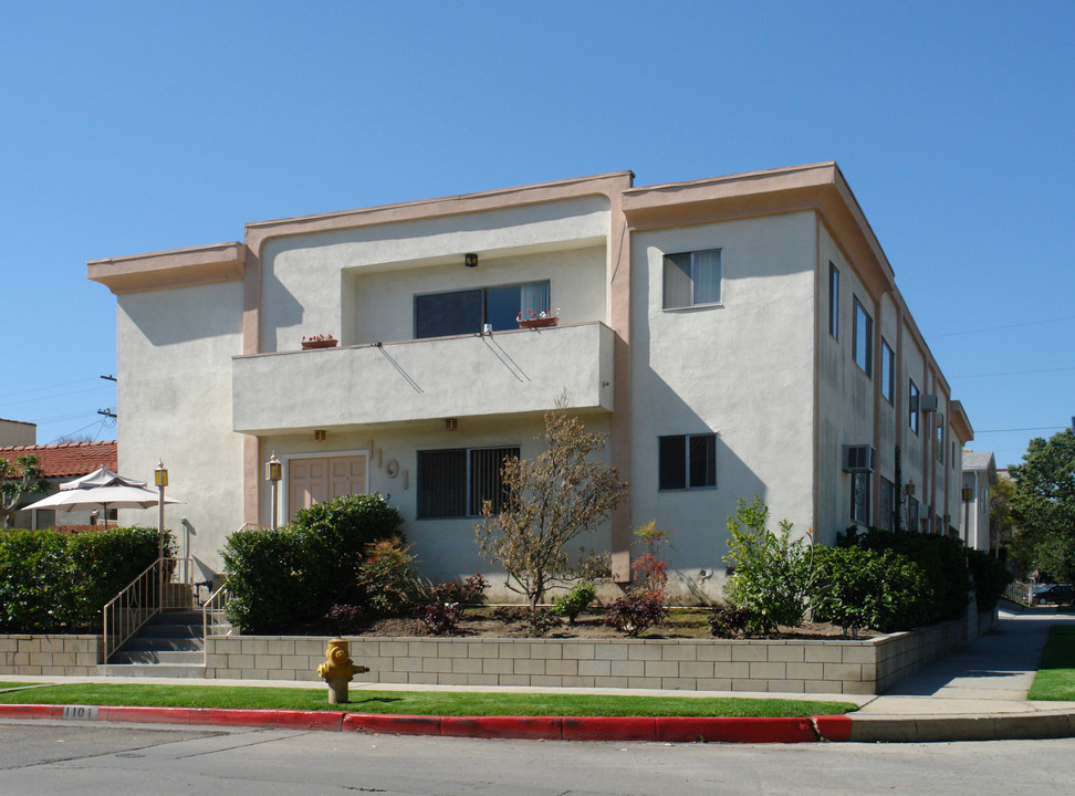 1101 Cardiff Ave in Los Angeles, CA - Building Photo