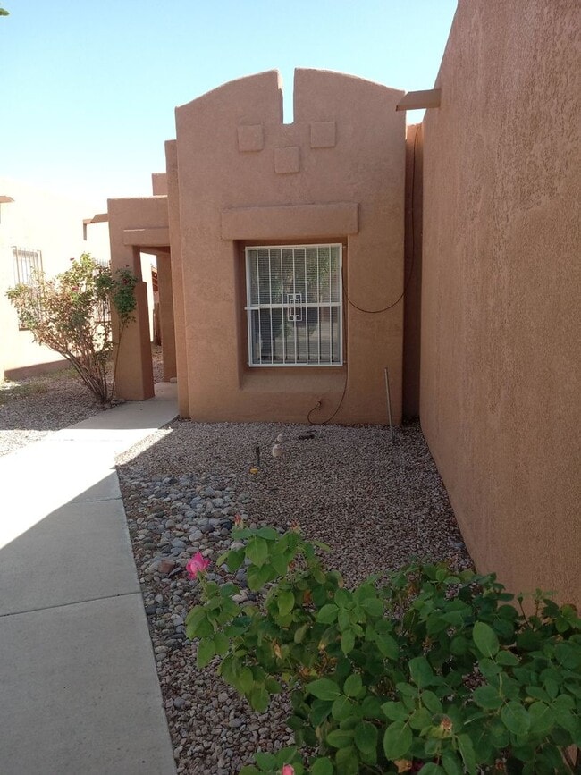 728 Nicklaus Dr SW in Albuquerque, NM - Building Photo - Building Photo