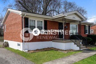 5204 Ronwood Dr in Louisville, KY - Building Photo - Building Photo