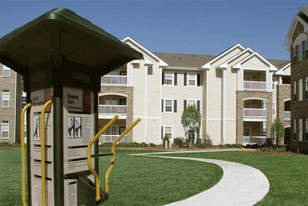 Puller Place Apartments in Jacksonville, NC - Building Photo