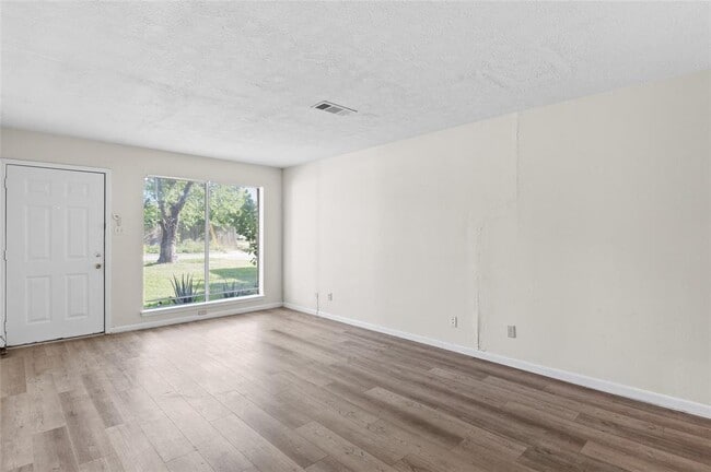 930 Cable St in Conroe, TX - Building Photo - Building Photo