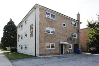 7800 Rutherford Ave in Burbank, IL - Foto de edificio - Building Photo