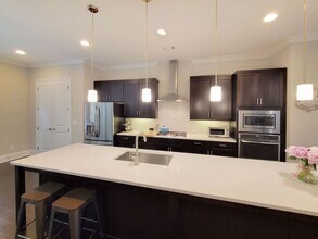 1374 Doublegate Dr in Atlanta, GA - Building Photo - Building Photo