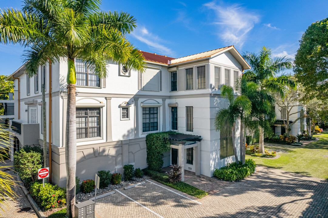 705 10th St S in Naples, FL - Foto de edificio