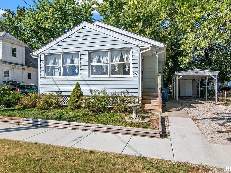 211 W Vine St in Springfield, IL - Building Photo