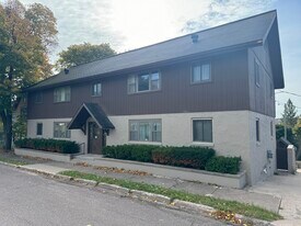 930 Elm St, Unit 1 in Hancock, MI - Building Photo