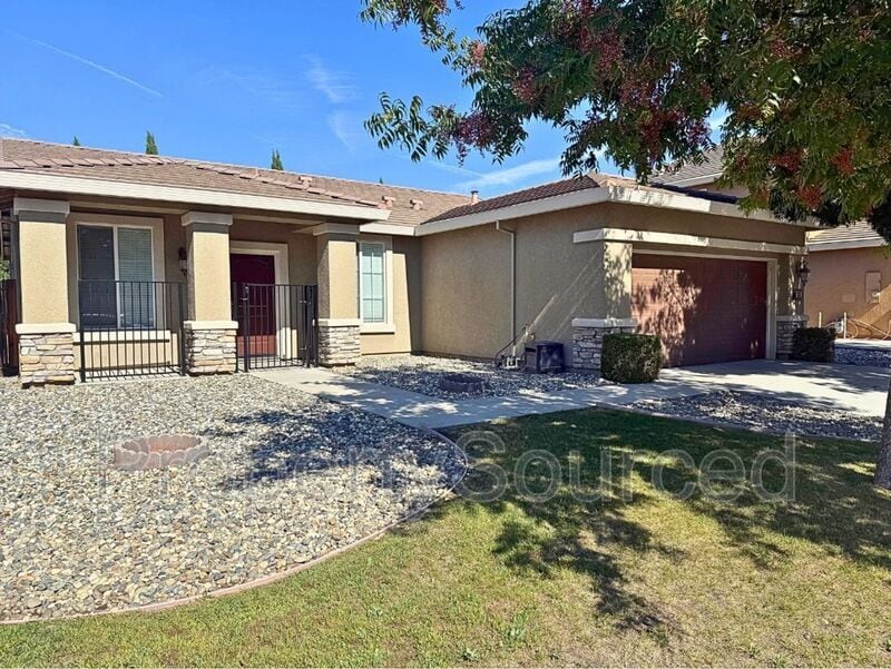 333 Catmint St in Manteca, CA - Building Photo