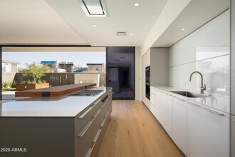 4849 N Camelback Rdg Dr in Scottsdale, AZ - Foto de edificio - Building Photo