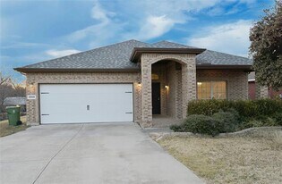 2908 Bahar Dr in Arlington, TX - Building Photo