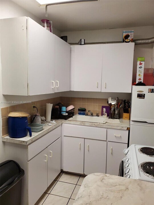 13725 NW 4th Pl-Unit -2 in North Miami, FL - Building Photo