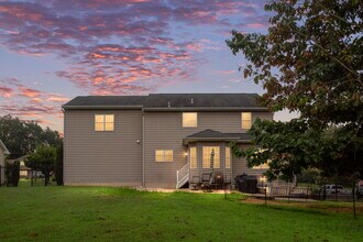 21 Noel Dr in Fredericksburg, VA - Foto de edificio - Building Photo