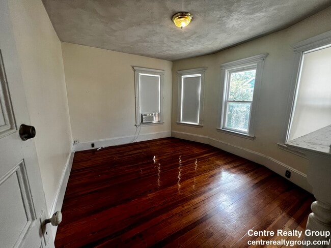 63 Sycamore St, Unit 1 in Somerville, MA - Foto de edificio - Building Photo