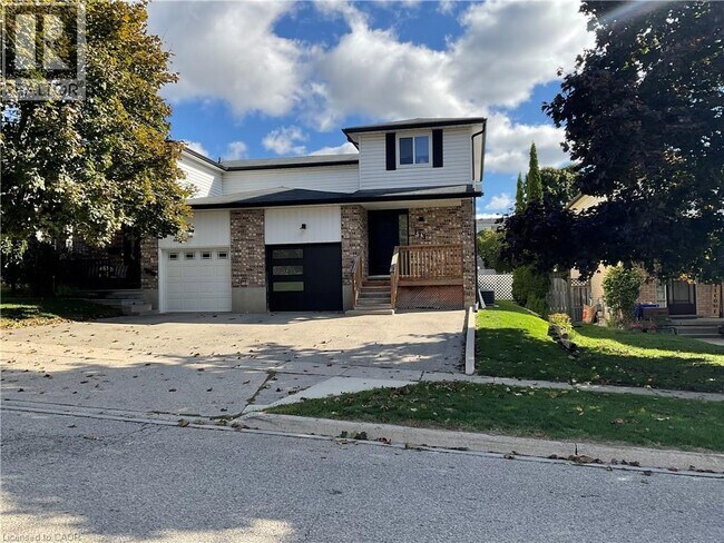 113 Poplar Dr in Cambridge, ON - Building Photo - Building Photo