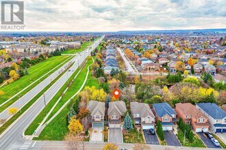 2018 Deer Park Rd in Oakville, ON - Building Photo - Building Photo