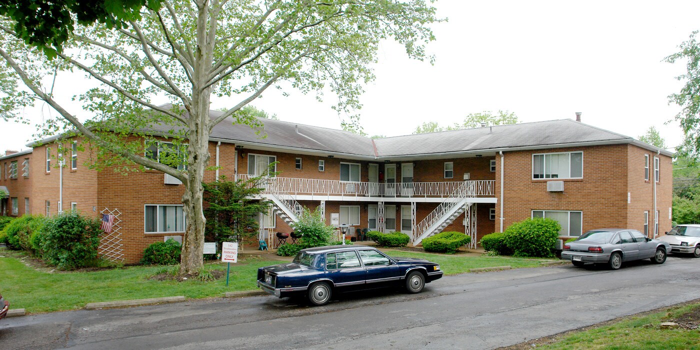 142 Broad Meadows Blvd in Columbus, OH - Foto de edificio