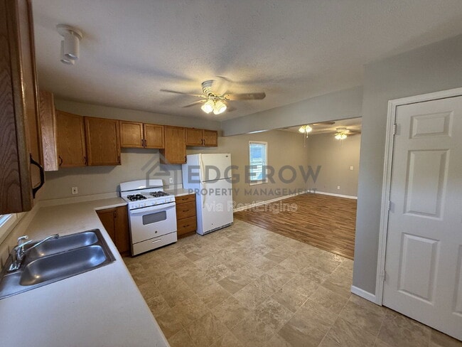 1323 Broadway Ave NW in Grand Rapids, MI - Building Photo - Building Photo