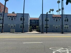 5740 Franklin Ave in Los Angeles, CA - Building Photo