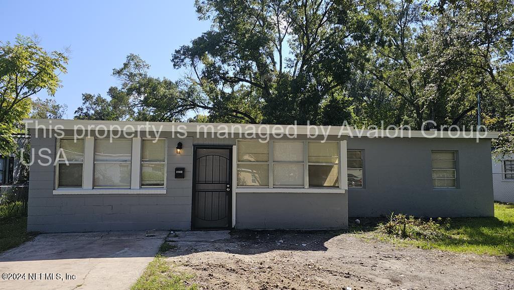 5611 Verbena Rd in Jacksonville, FL - Foto de edificio