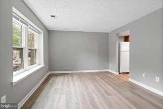 8353 Fern Leaf Ct in Springfield, VA - Building Photo - Building Photo