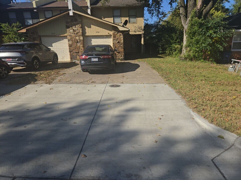 2564 S Jamestown Ave in Tulsa, OK - Foto de edificio